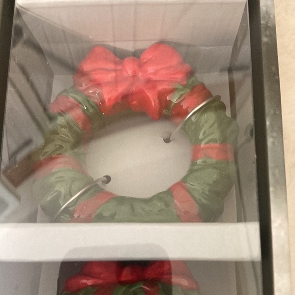 Ceramic Wreath Napkin Rings - Picture 3 of 6